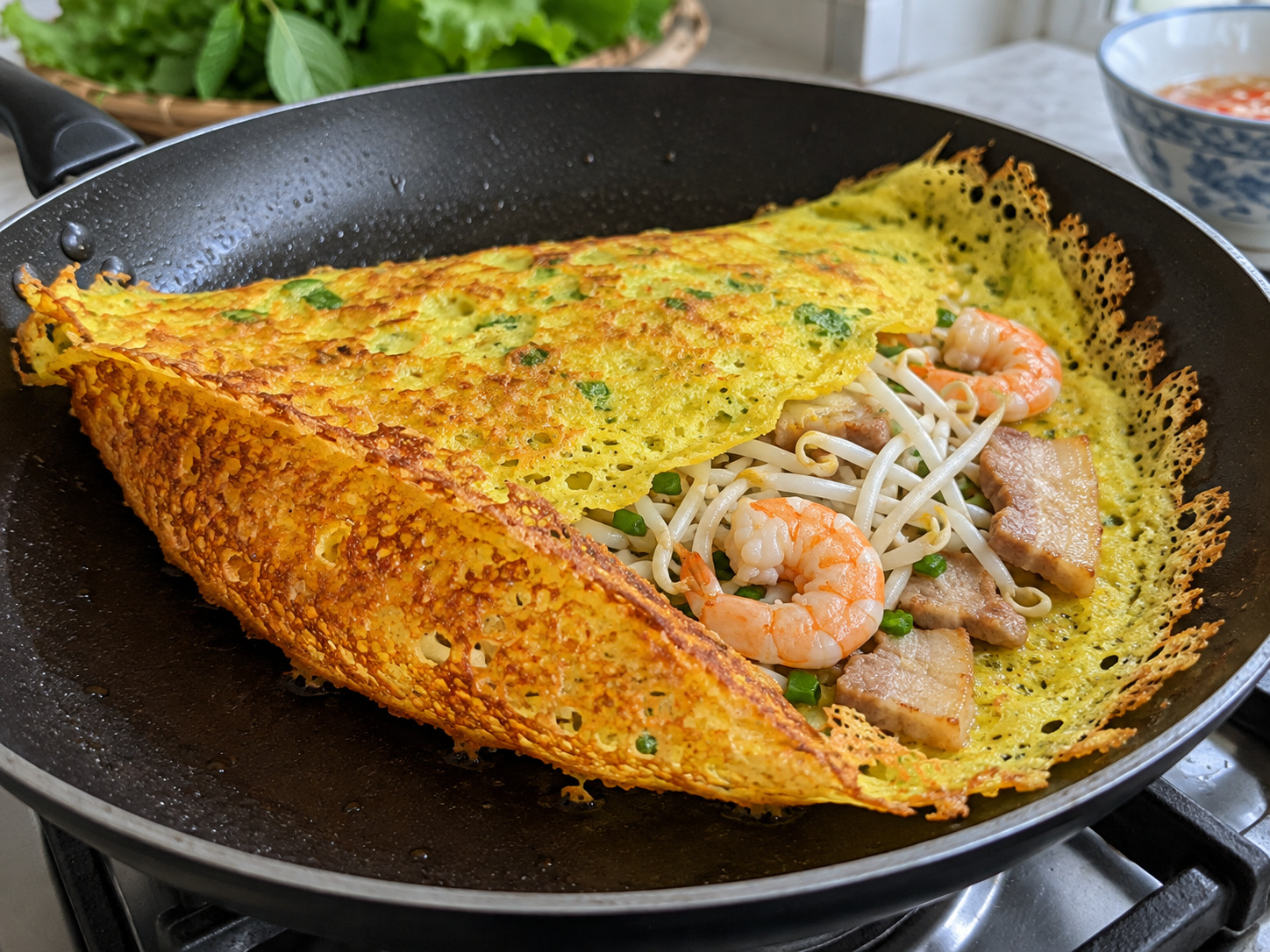 越式鮮蝦豬肉脆餅 — 煎至脆身