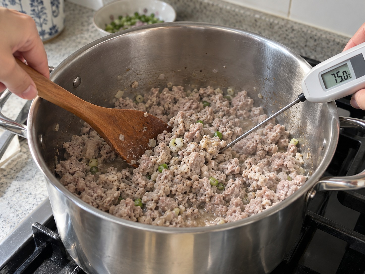 越式蒲瓜肉碎清湯 — 炒熟豬肉