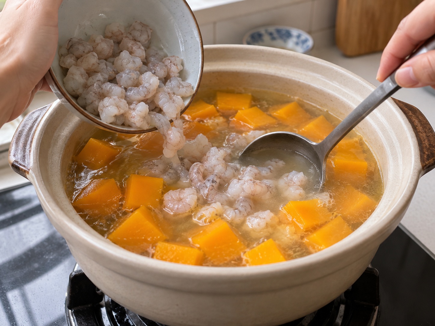 Vietnamese Pumpkin Shrimp Soup — Idagdag ang tinadtad na hipon