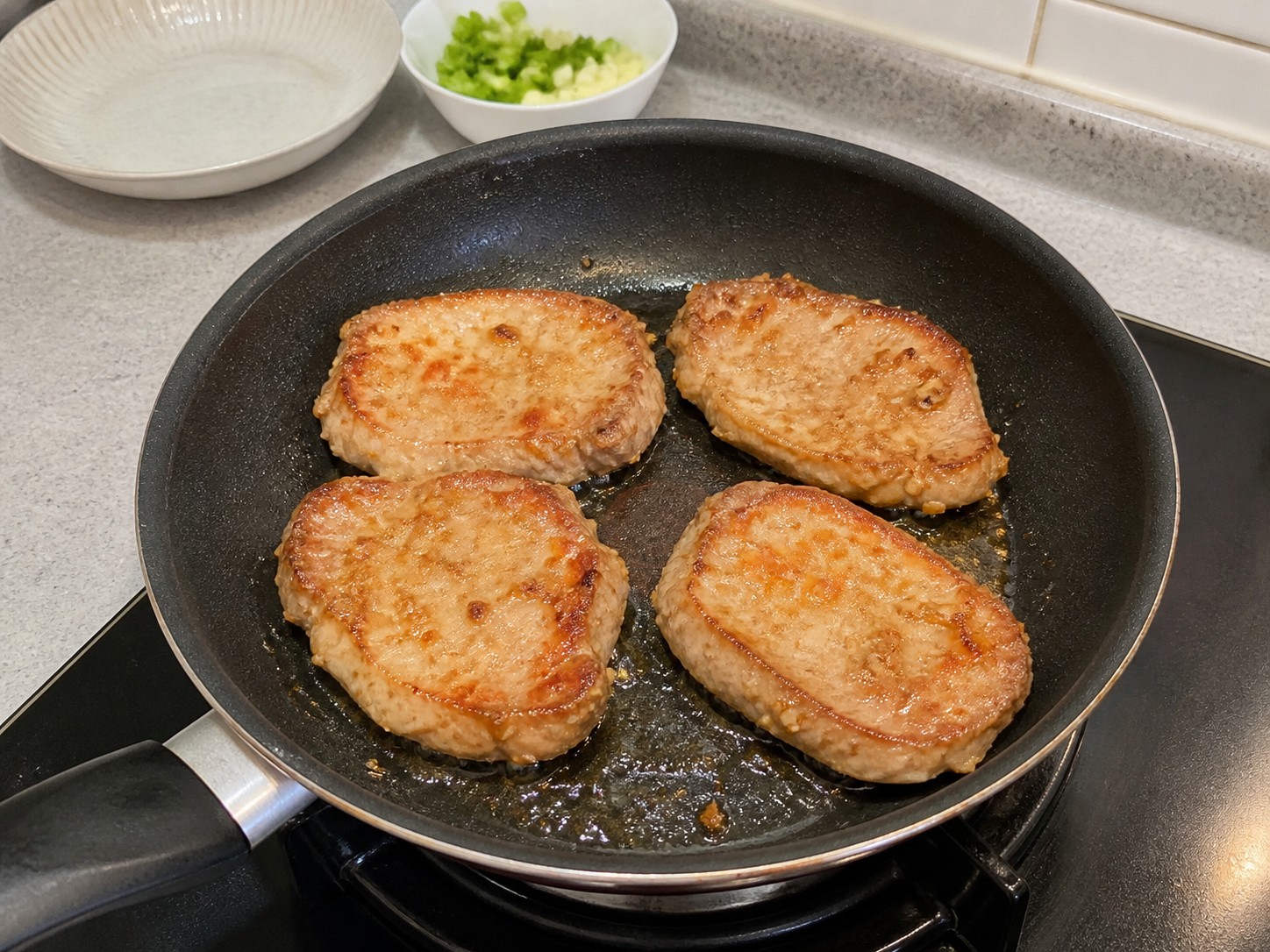 越式香茅豬扒飯:翻面煎熟