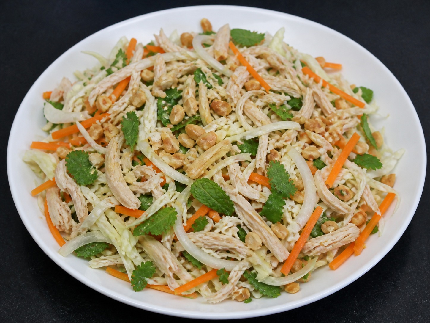 Salad Ayam Suwir dan Kol Vietnam — Diamkan dan sajikan