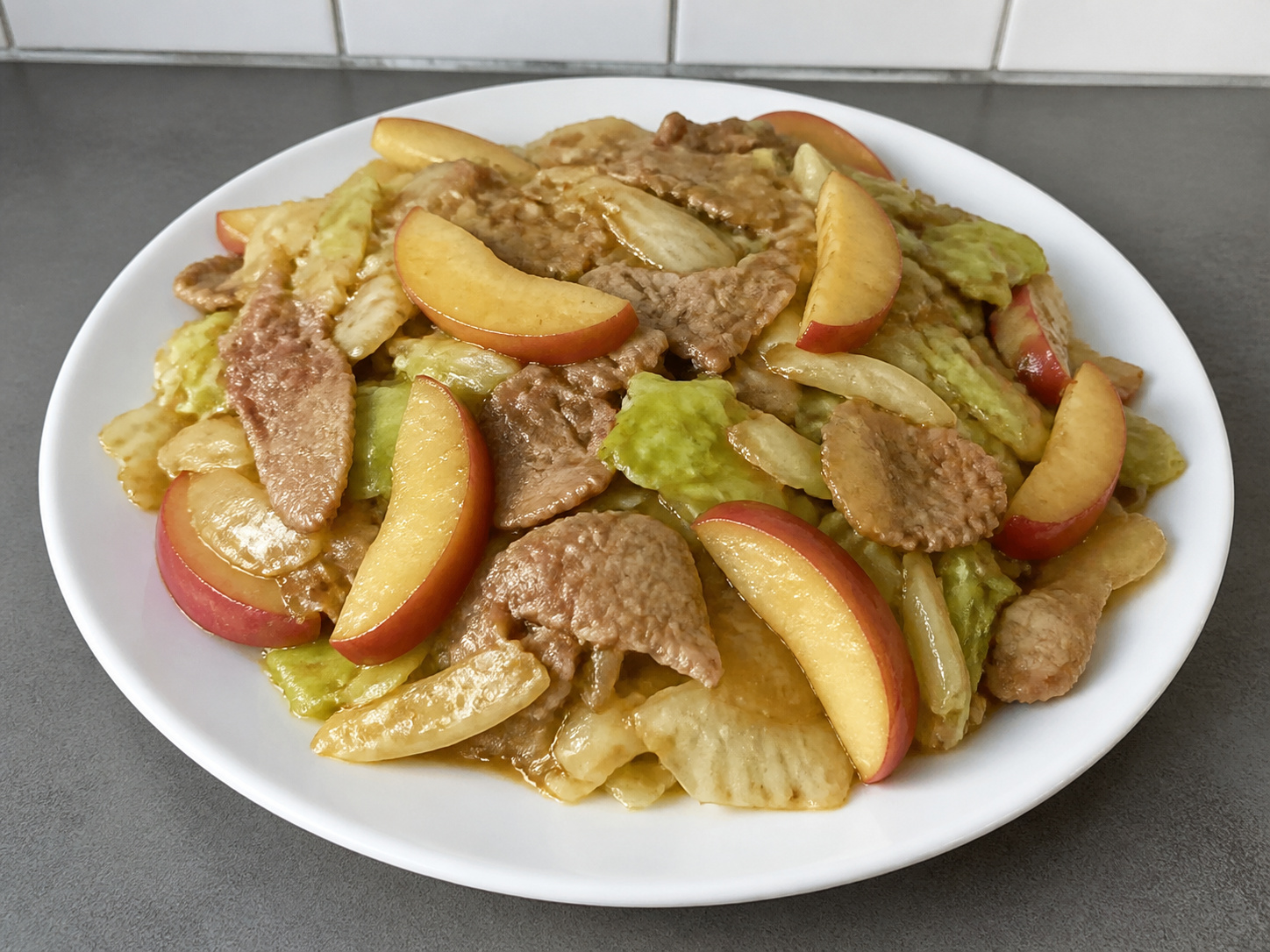 西式蘋果椰菜炒豬肉 — 完成菜式
