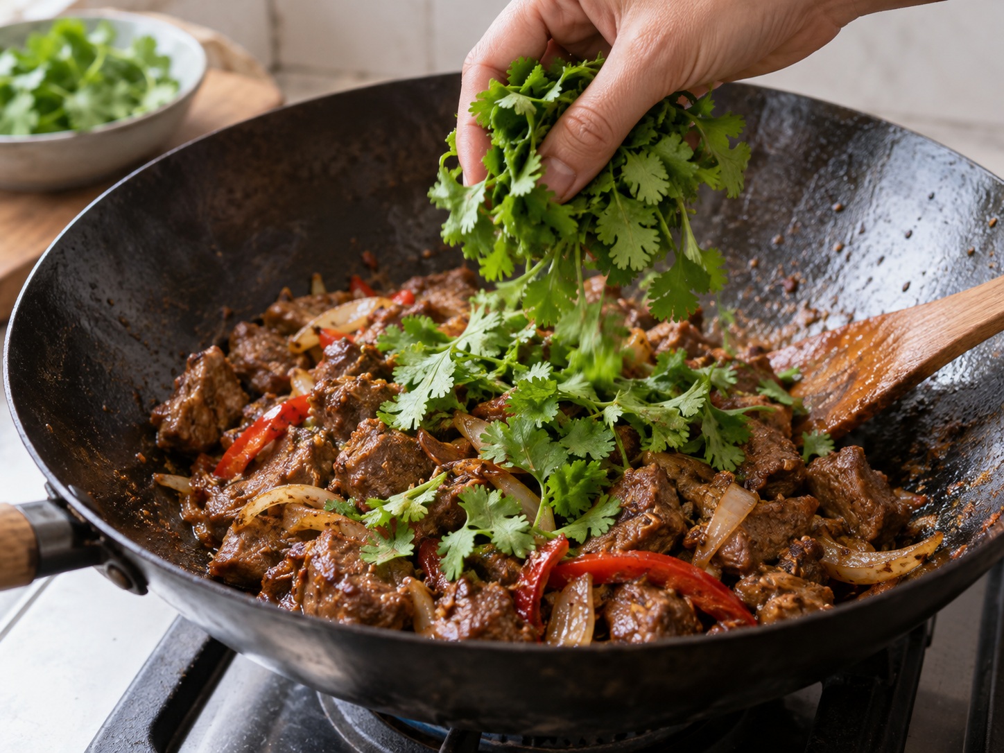 新疆孜然羊肉 — 拌葉上碟